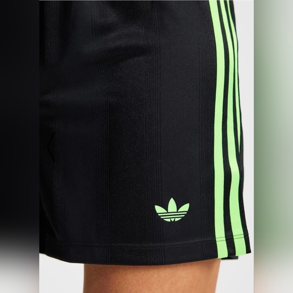 NWT Adidas Originals Adicolor Track Jacket & Shorts Set - Picture 6 of 10